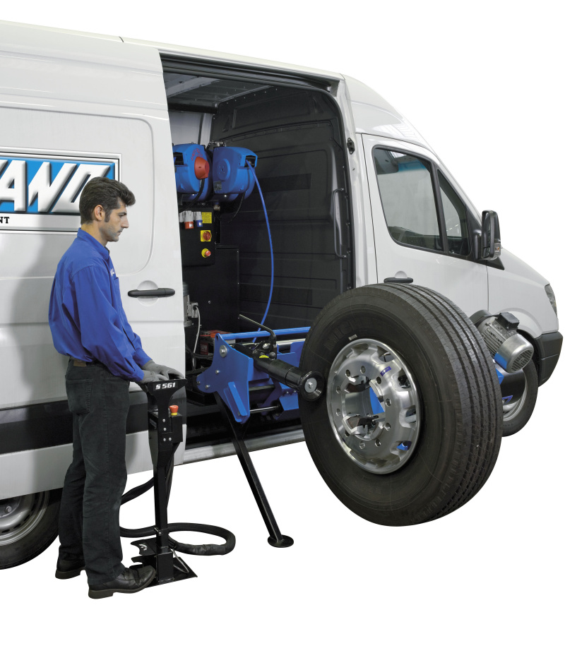 Шиномонтажный мобильный станок для колес грузовых автомобилей Giuliano S561